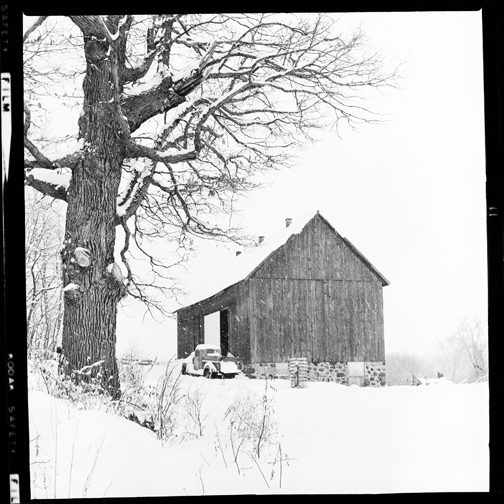 Barn (B/W) (1968)