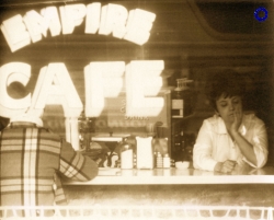 Empire Café, 1977